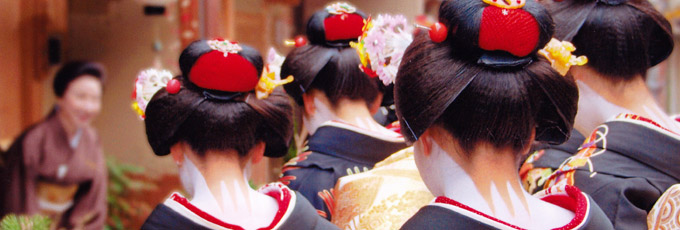 舞妓さんについて | はんなり舞妓 | 京都の有名なお料理屋さんでのお食事を楽しみながら、舞妓さんと楽しいお時間を